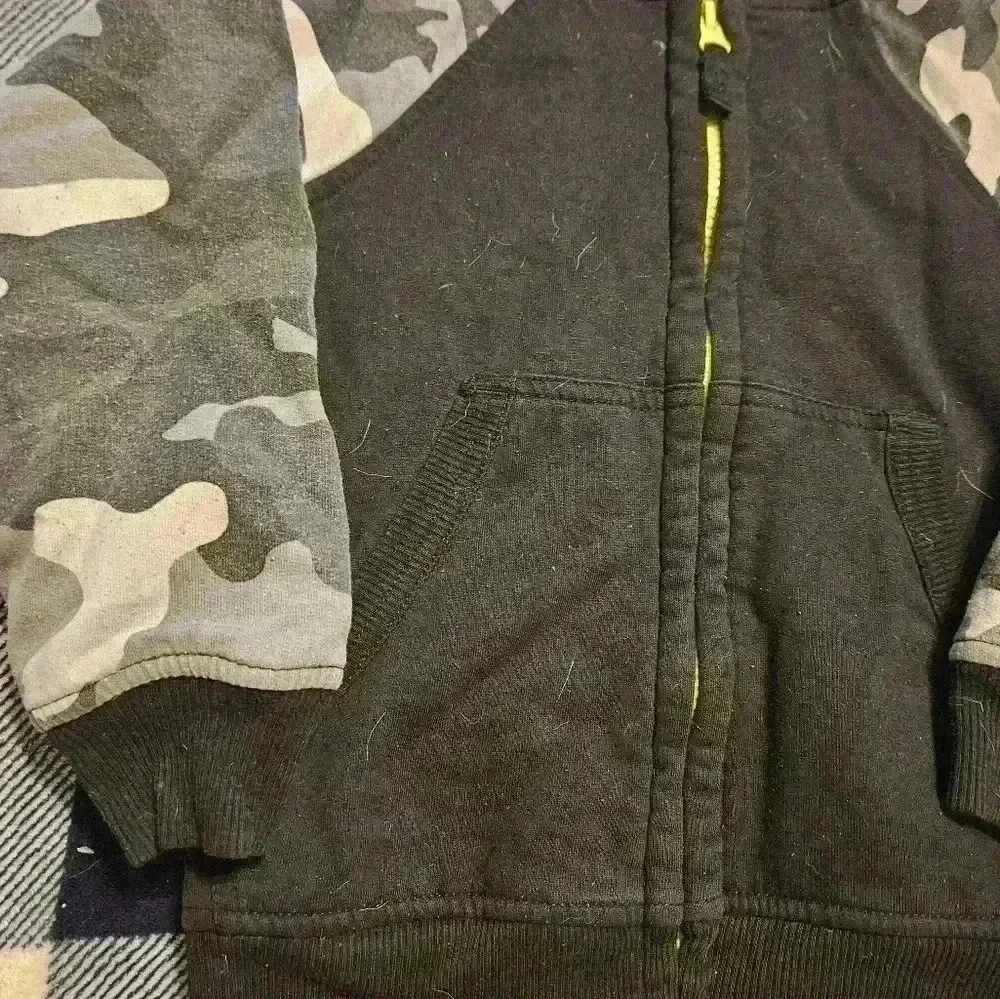 Faded Glory Boys Black And Camouflage Hoodie Jacket Size Small 4/5